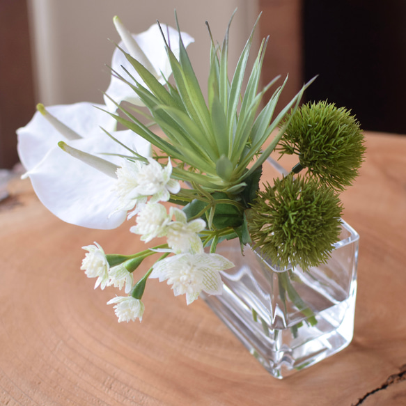 涼しげサマーホワイト♪和風にも 洋風にも《アンスリュームのモダン花束》【フェイクウォーター】 6枚目の画像