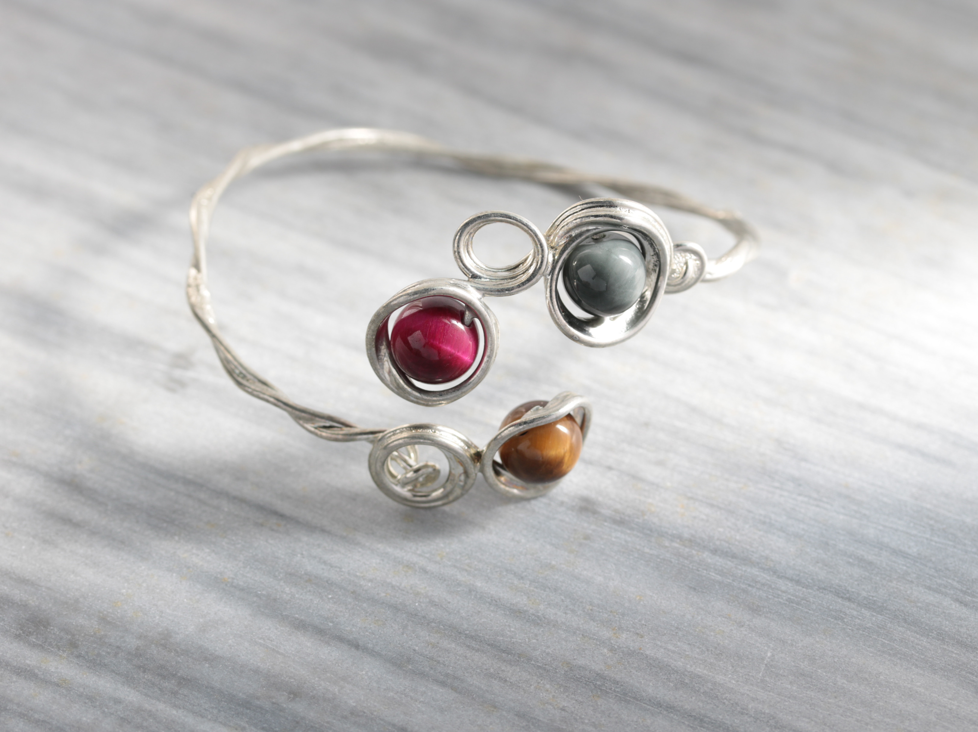 錫(すず)と天然石のバングル　タイガーアイ　普段使い　ユニセックス