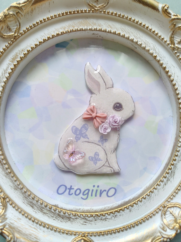 オシャレうさぎさんのブローチ（ピンクのリボン） ブローチ OtogiirO