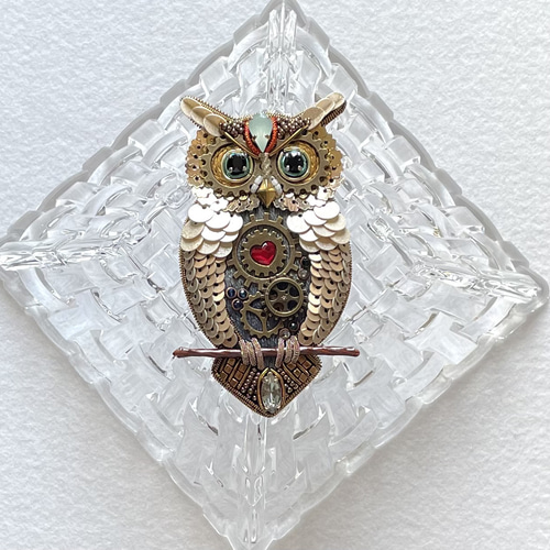 ビーズ刺繍のブローチ -機械仕掛けのフクロウ- ブローチ Belva! 通販