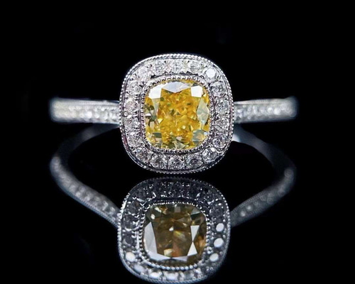 GIA鑑定書付き 0.56ct天然イエローダイヤモンド 指輪 K18 指輪・リング