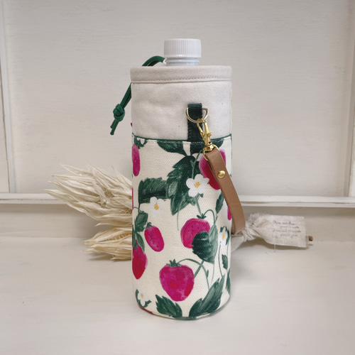 保冷保温》かわいいイチゴ柄のペットボトルカバー500MLです。 弁当袋  