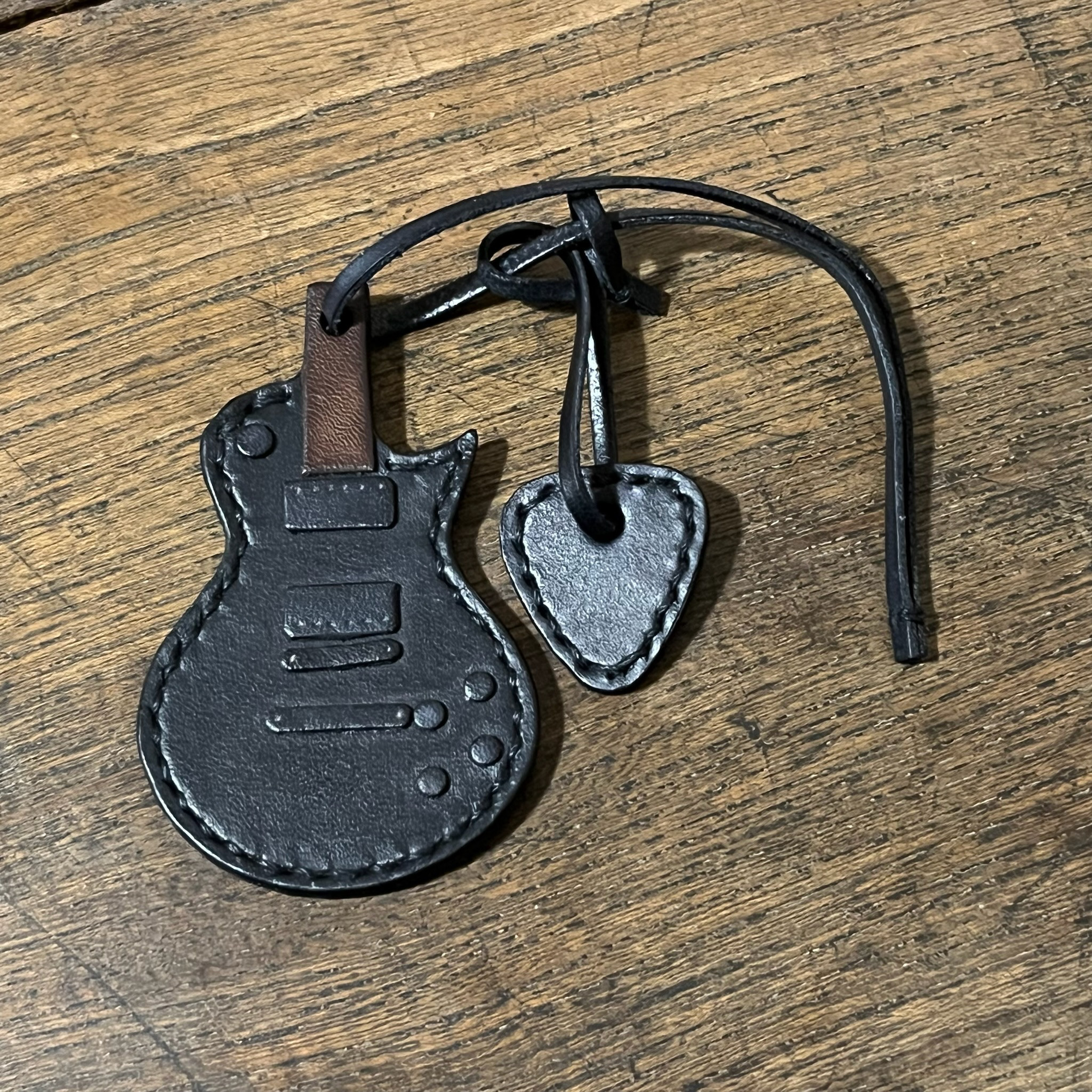 バッグチャーム エレキギター レスポール ブラック プレミアムレザー