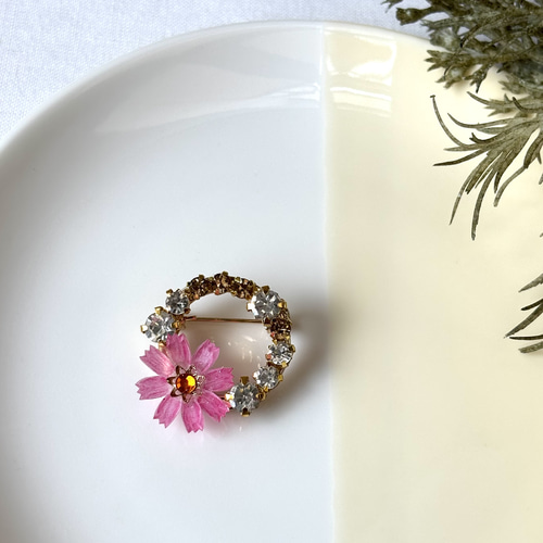 コスモス一輪ブローチ＊ゴールド＊プラ板＊秋桜＊こすもす