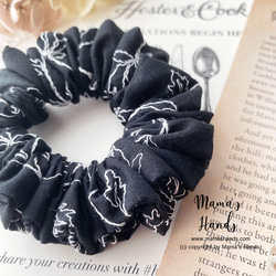 《ブラック 花 刺繍》おしゃれな 黒 シック 細め フォーマル 子供 大人 シュシュ ヘアゴム 2枚目の画像