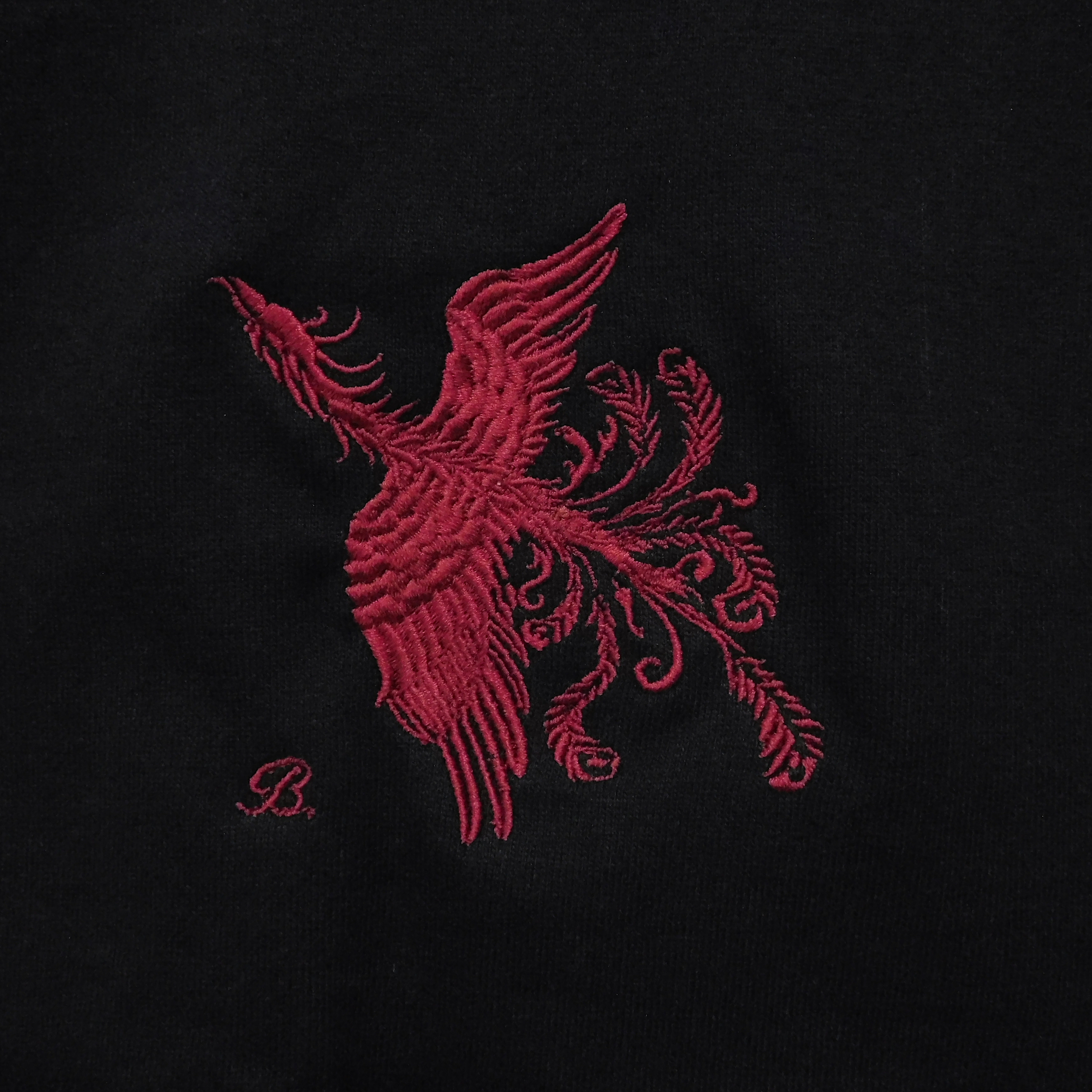 優雅に飛ぶ鳳凰の刺繍入りオリジナルTシャツ　6.2オンス