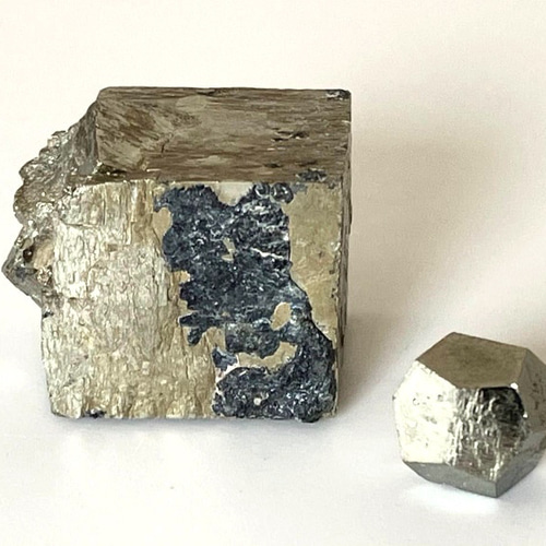 パイライト 自然石 黒色台座付き パイライト原石 黒色台座付き 天然石/原石/パイライト/1個