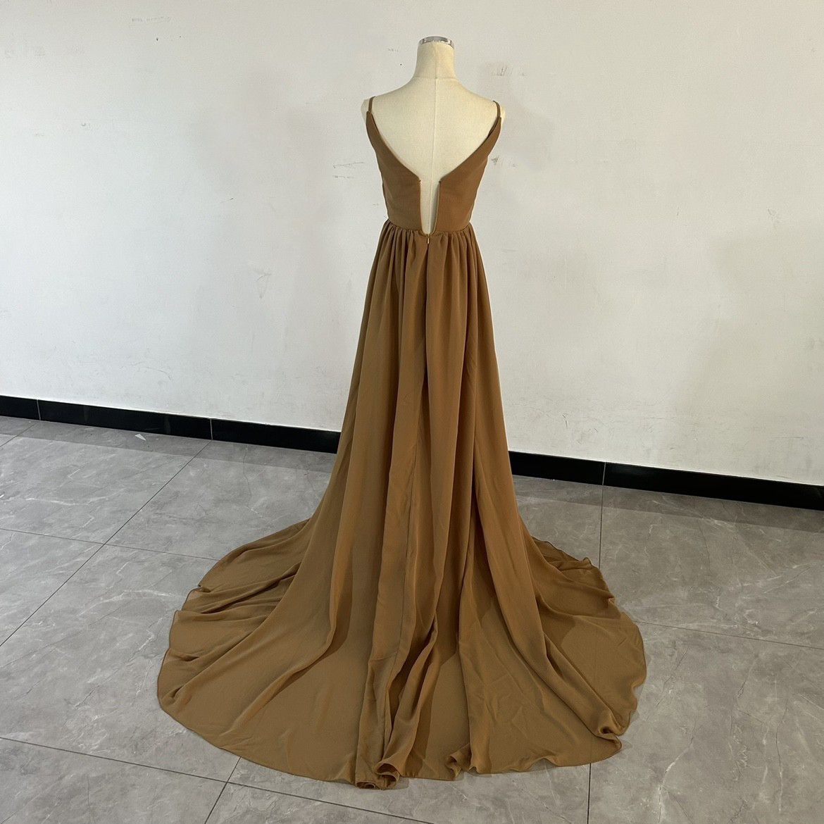 Vネックドレス カラードレス テラコッタ色 背中見せ トレーン 二次会/2次会/挙式/前撮