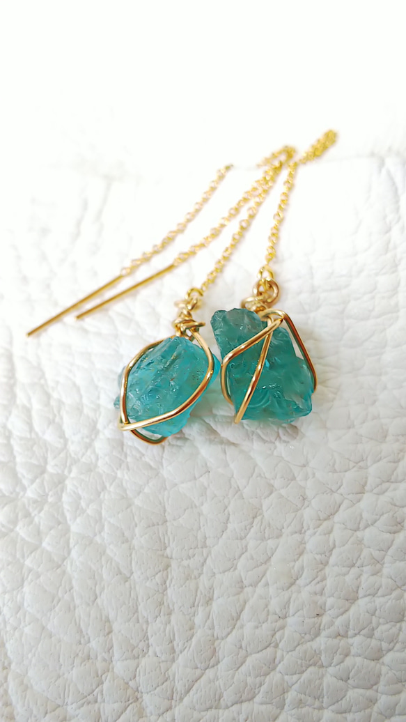 SALE ﾋﾟｱｽ【ﾌﾞﾙｰｸﾞﾘｰﾝｱﾊﾟﾀｲﾄ×14kgf】 ピアス（フック・チェーン