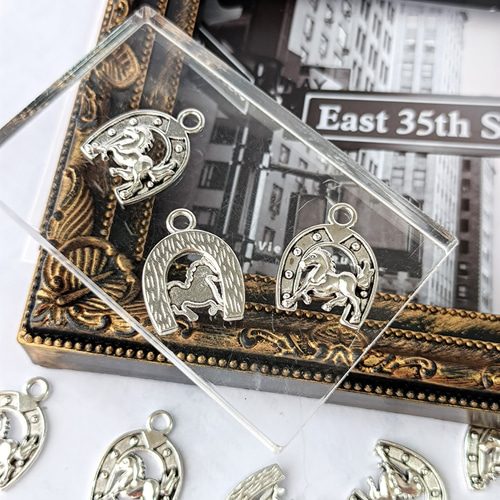 10個】 馬蹄 チャーム アンティークシルバー ヴィンテージ風 ホース