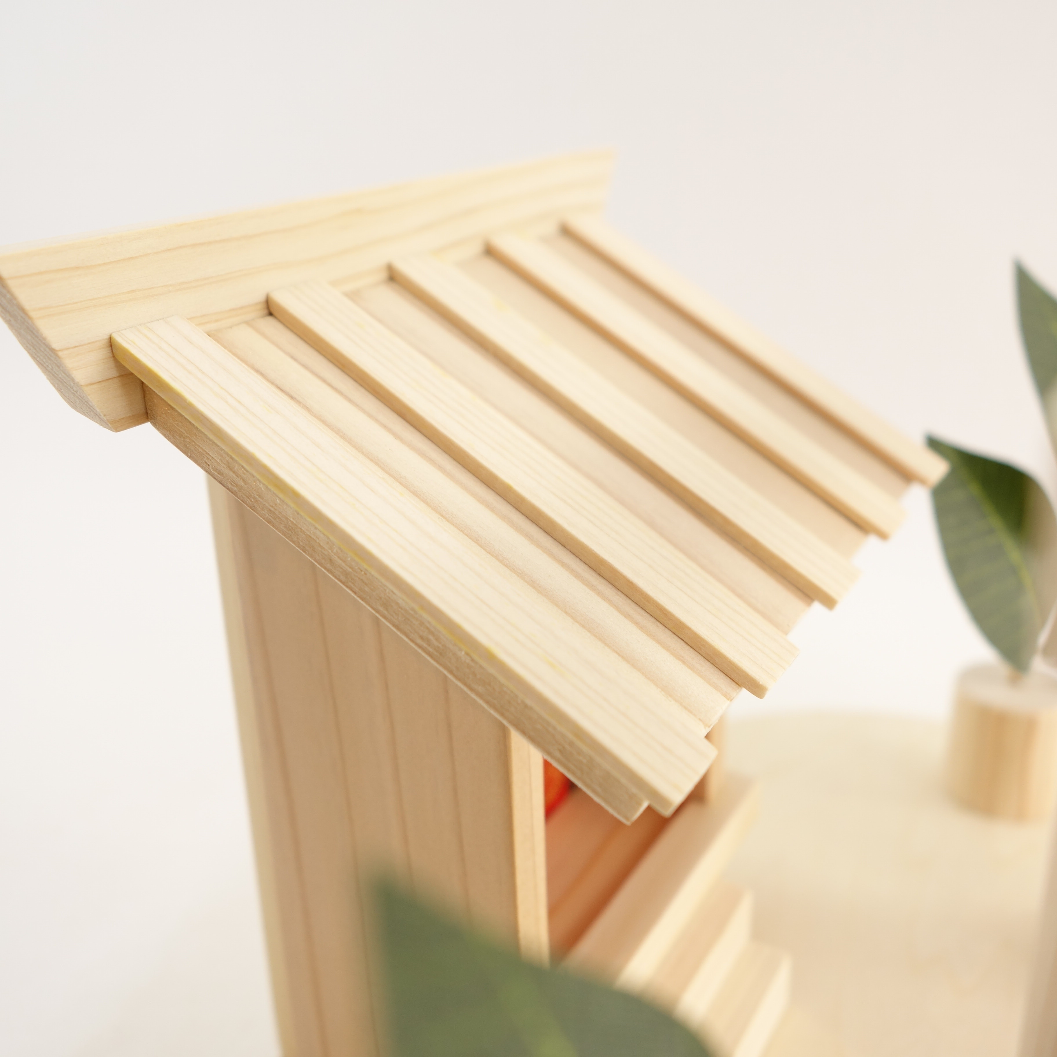 お守り神社《板葺き》壁掛け可　　神棚　お守り入れ