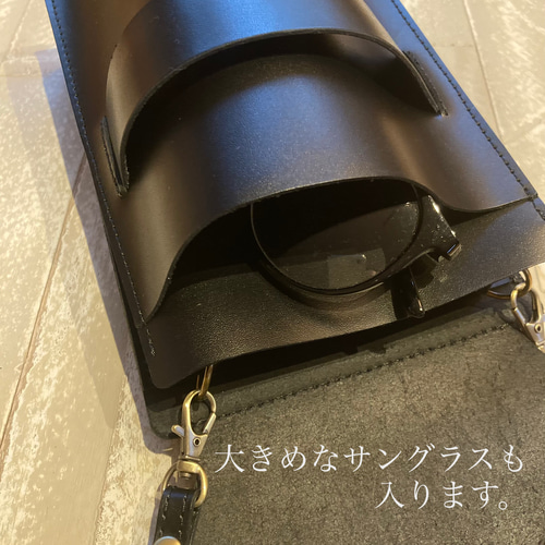 カメラもメガネも入るレザーショルダーバッグ＊牛革 ミニショルダー