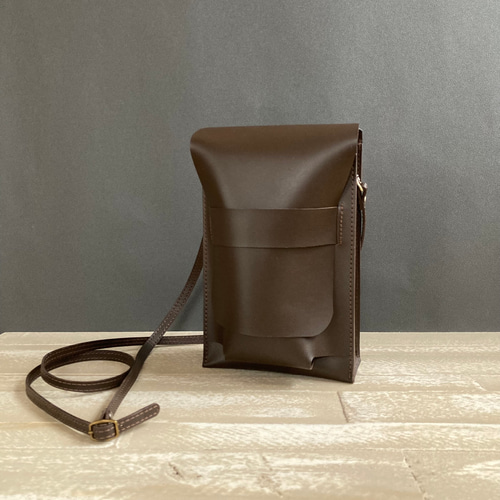 カメラもメガネも入るレザーショルダーバッグ＊牛革 ミニショルダー