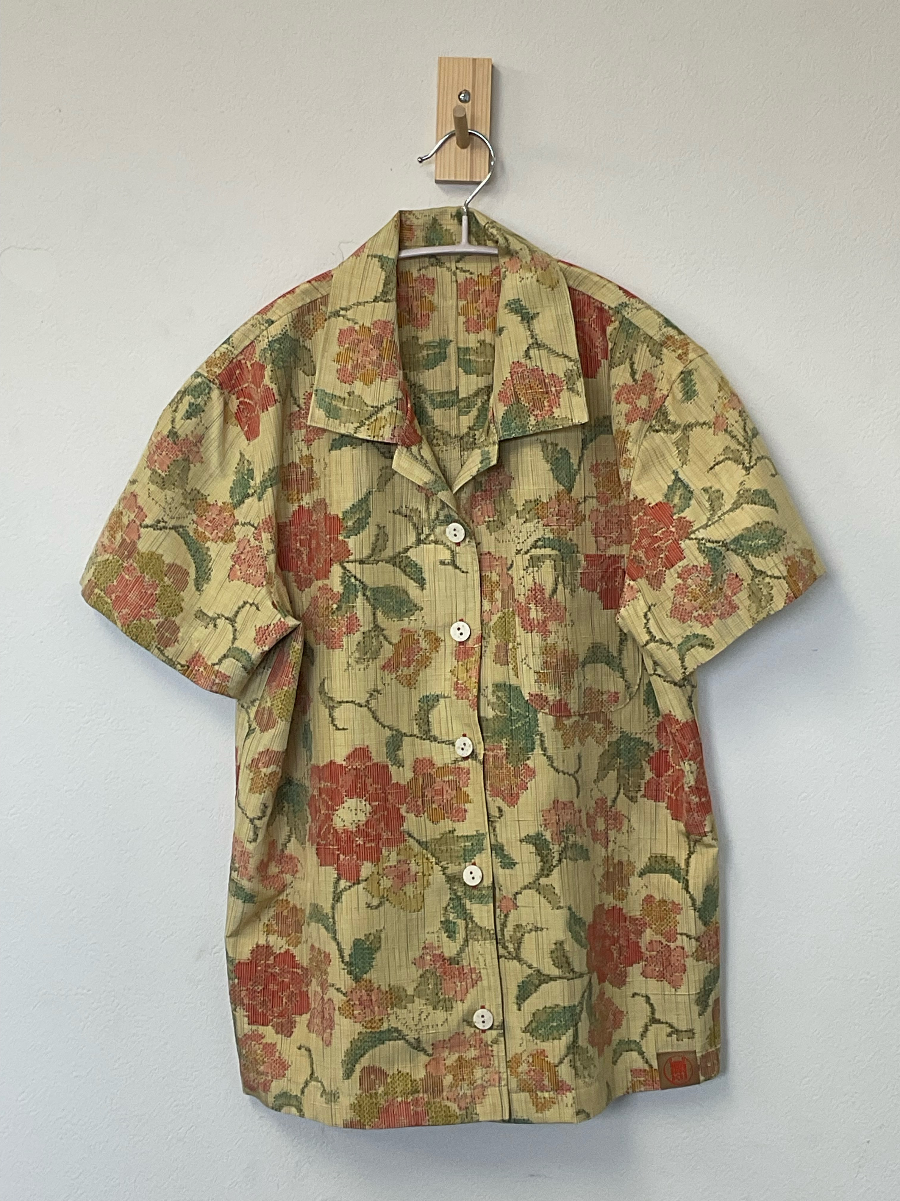 ヴィンテージ着物　紬　牡丹　萌黄色　レディースM-L