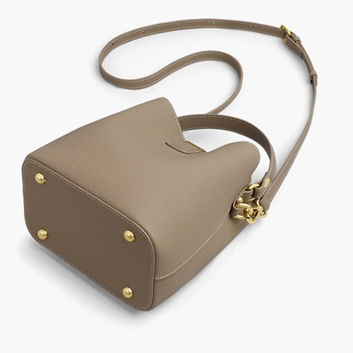 2WAYシンプルで上品なデザイン！軽量で柔らかい牛革製ハンドバッグ