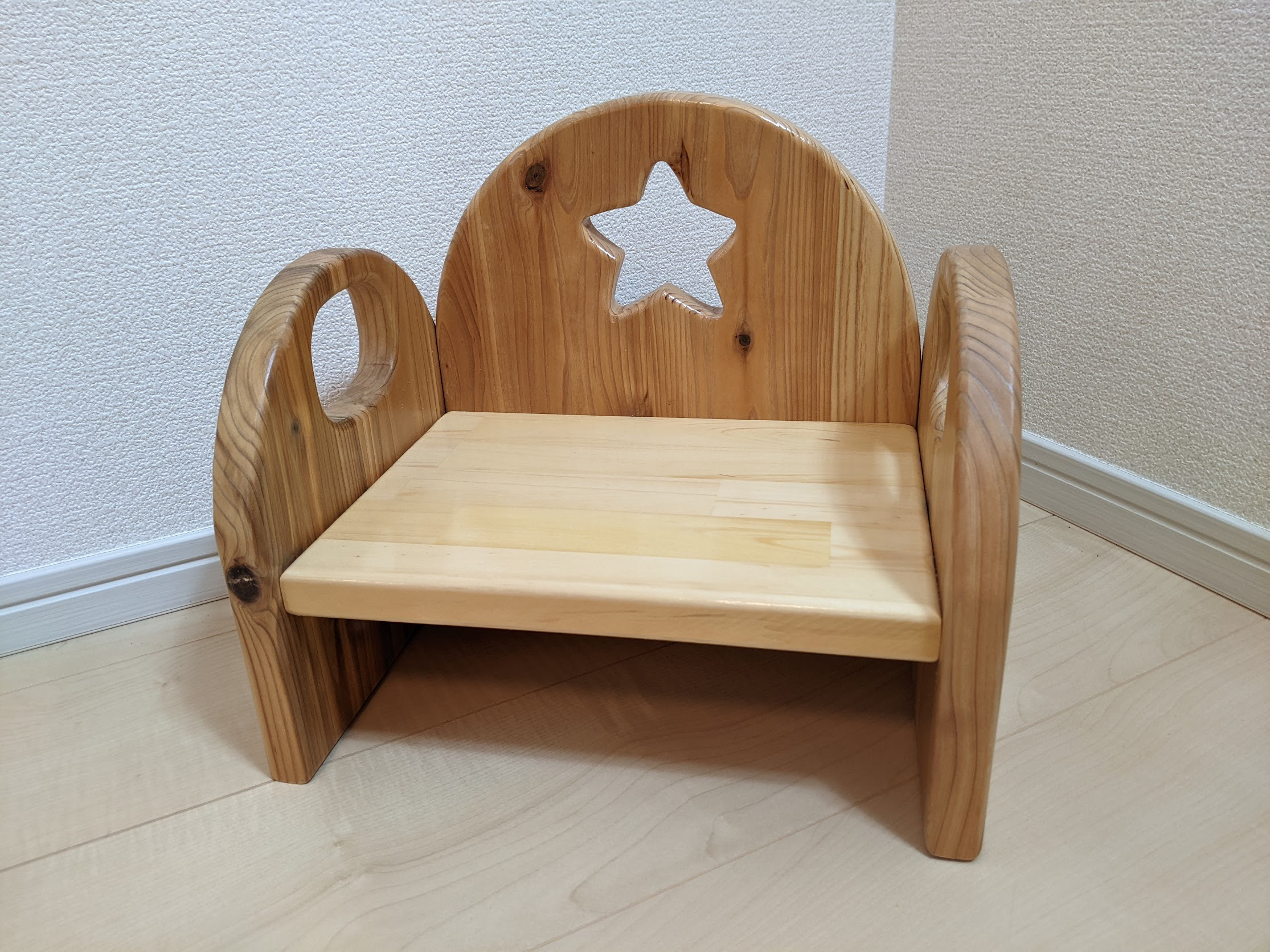 杉の無垢材キッズチェア