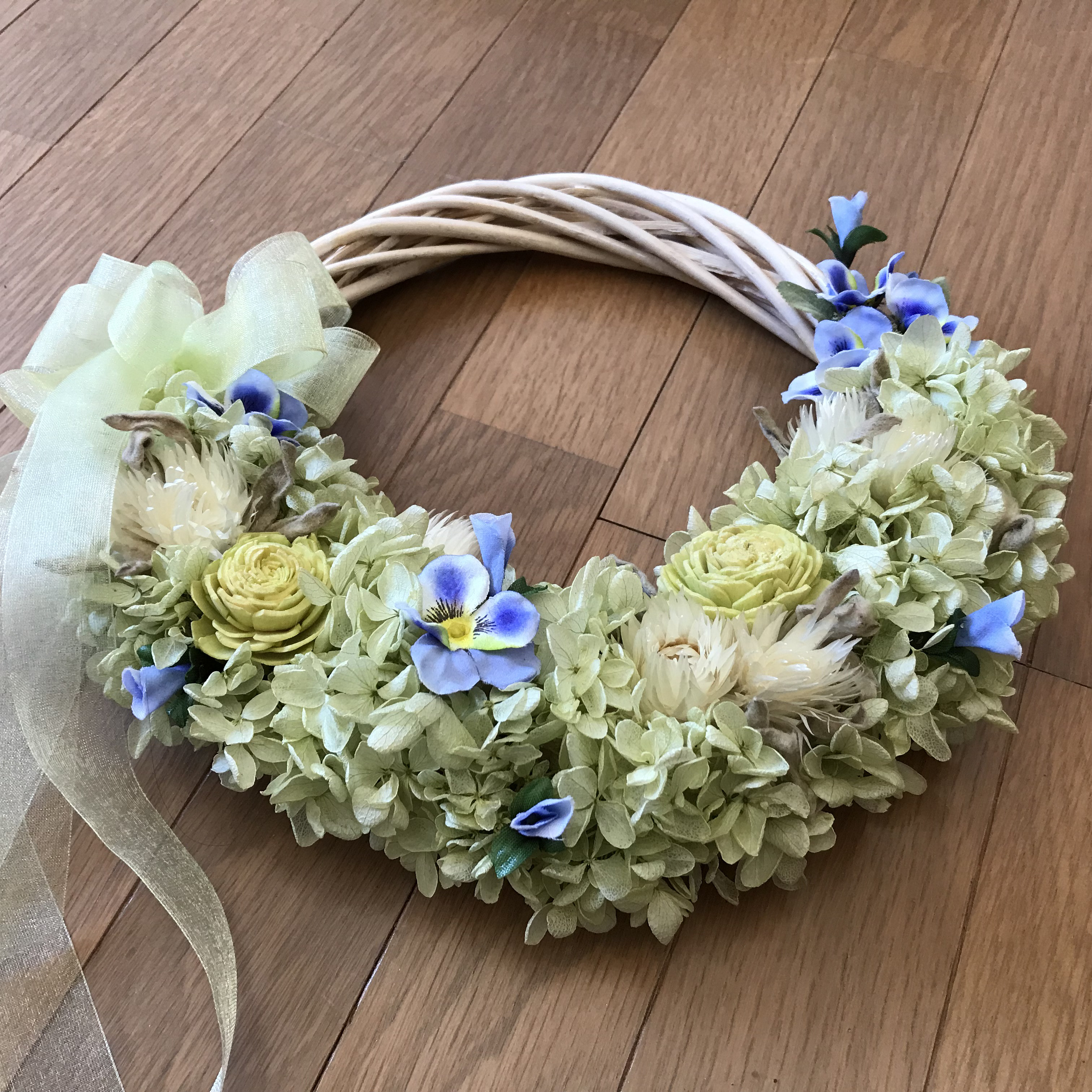 ️プリザーブドアジサイとパンジーのクリアグリーンムーンリース（1点限定＊8000－7000に値下げしました）