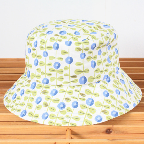 つば長めレギュラーハットタイプ○北欧柄のブルードットフラワーハット