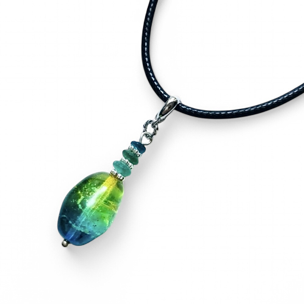 湖と空のネックレス