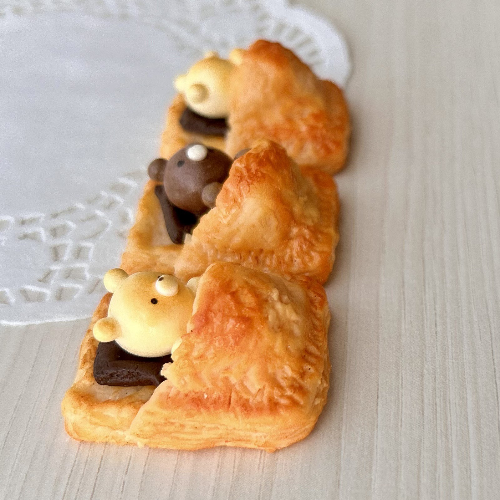 ♡くま焼き小籠包♡　フェイクフード　キーホルダー　チャーム　フェイクスイーツ くまさんのちぎりパンセット♡ ミニチュアパン スイーツ ケーキ