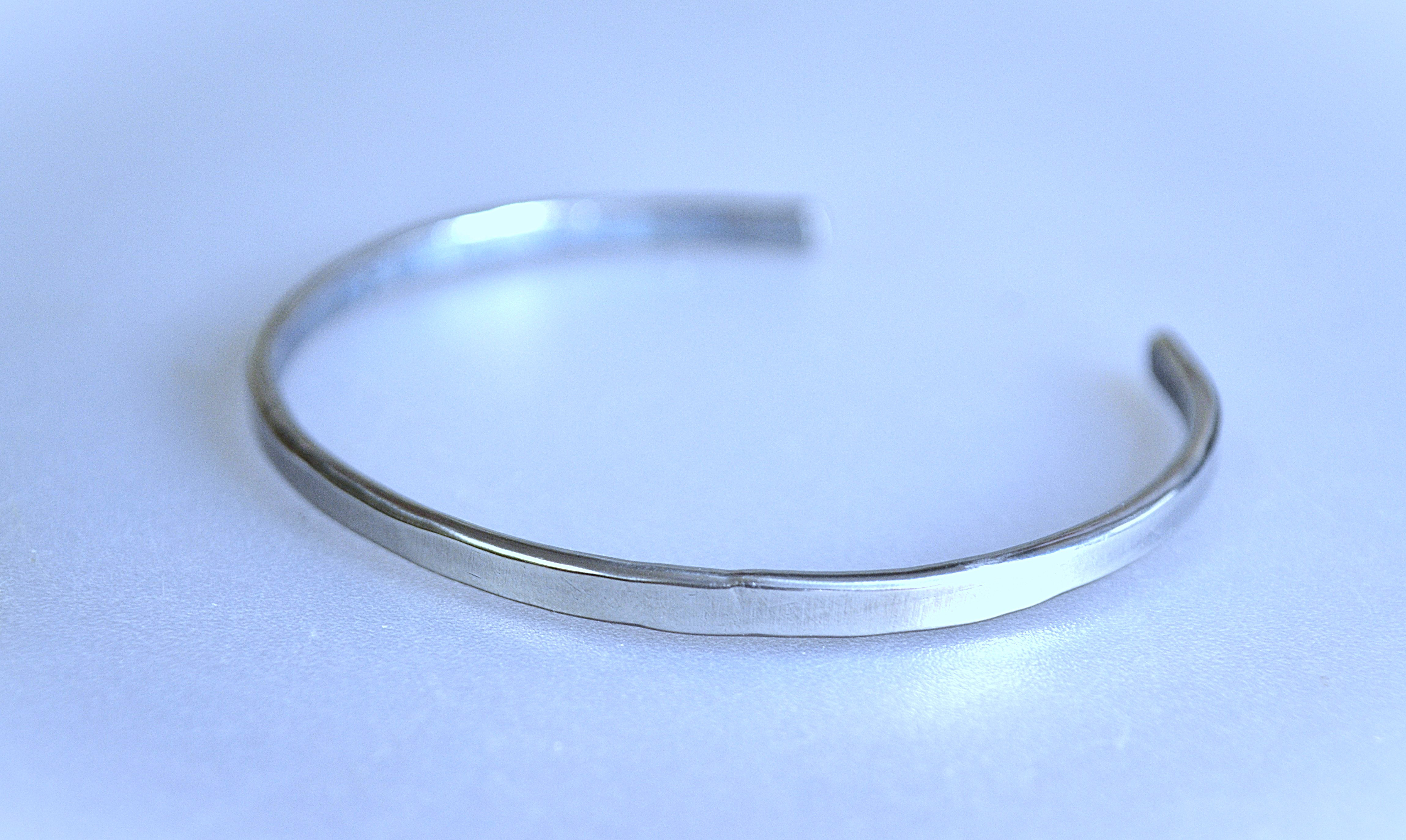 Titanium bangle・チタンバングル=内に緑青=内径６０ミリ・楕円モデル・B