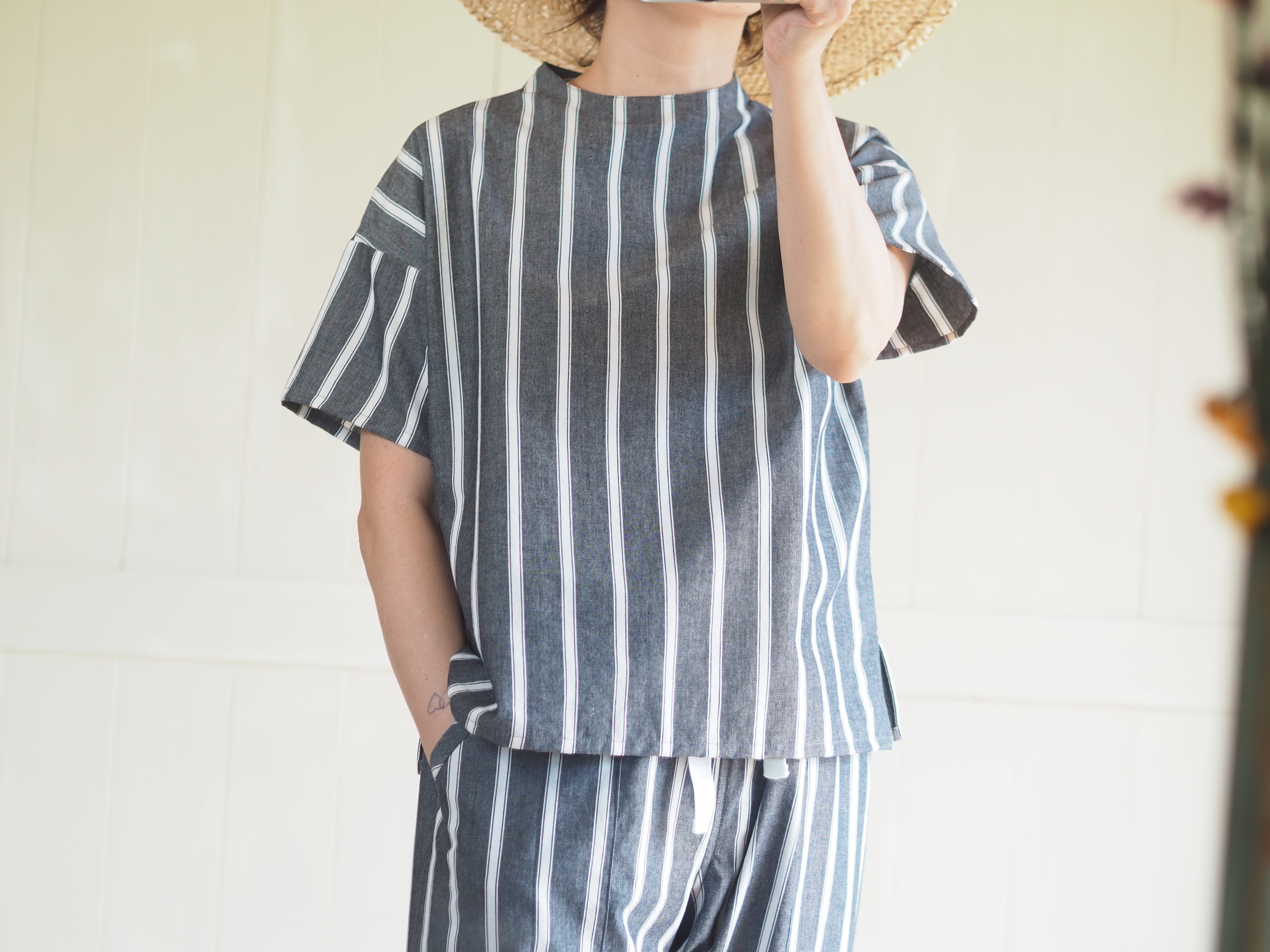 ストライプコットンハイネックTシャツブラウス　オフィスTシャツ gray