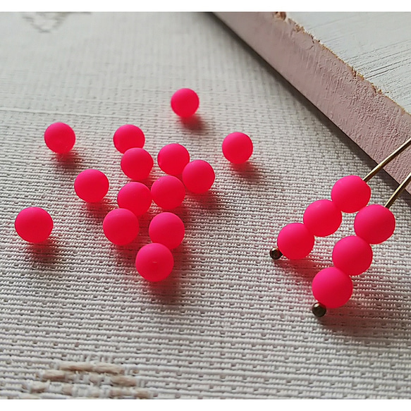 ポンポンピンク　チェコビーズ　4mm 20個 2枚目の画像