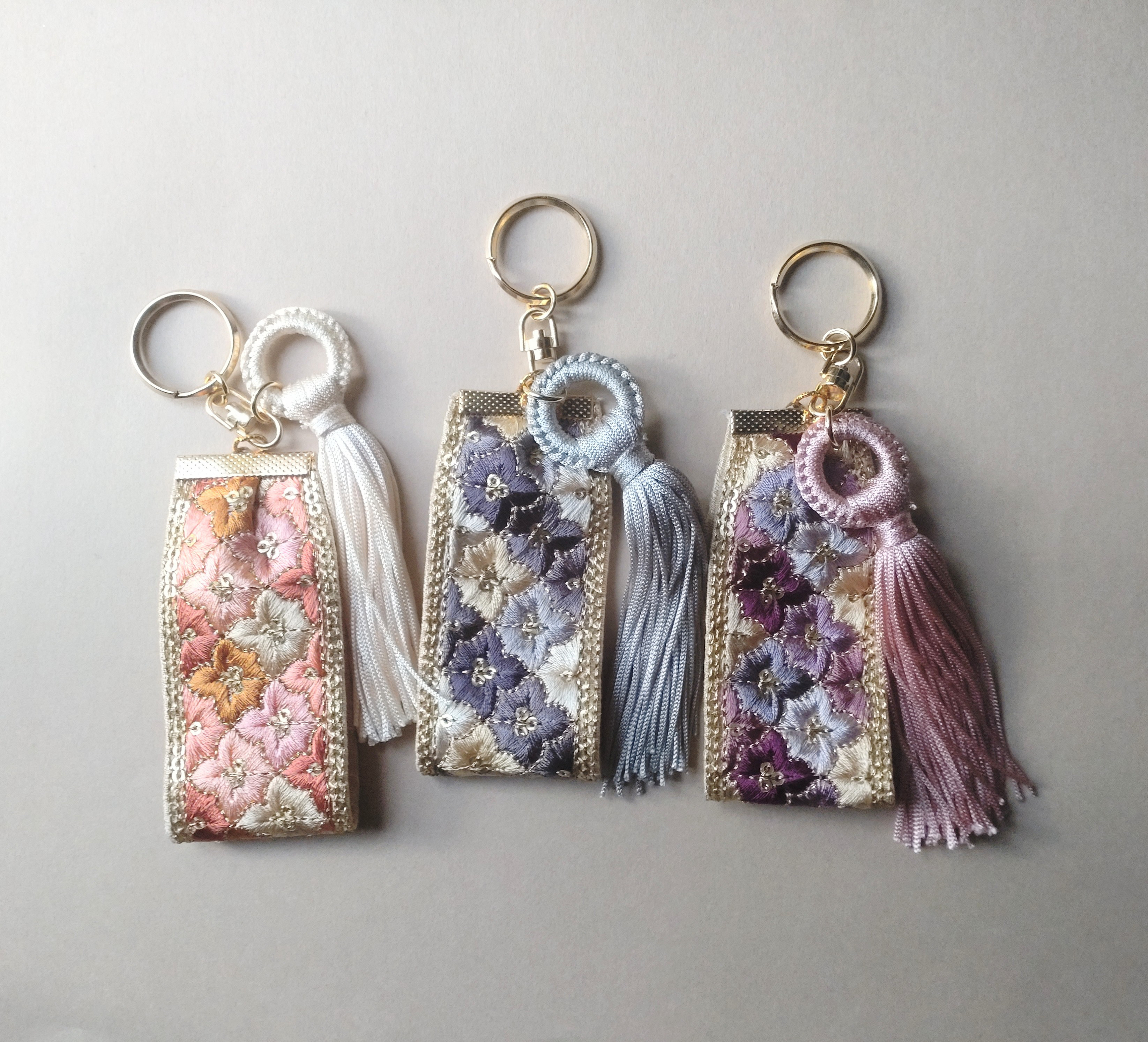 完売分再販☆インド刺繍リボンのキーホルダー・バッグチャーム