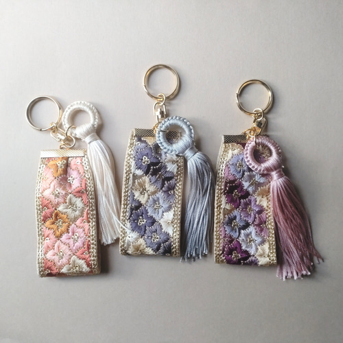 完売分再販☆インド刺繍リボンのキーホルダー・バッグチャーム
