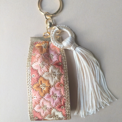 完売分再販☆インド刺繍リボンのキーホルダー・バッグチャーム