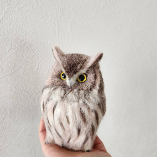 羊毛フェルト 置物　コノハズク　 約18cm 羊毛フェルト 置物オオコノハズク 約18cm
