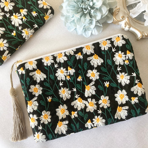 デイジー刺繍ポーチ デイジー 刺繍ポーチ コスメポーチ 母子手帳