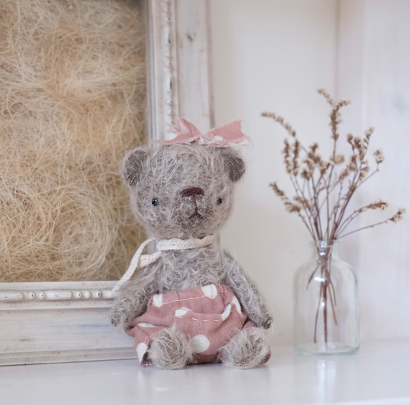 優しい水玉柄エプロンのくまさん テディベア ハンドメイド 海外作家様 ぬいぐるみ 優しい水玉柄エプロンのくまさん テディベア ハンドメイド 海外作家様