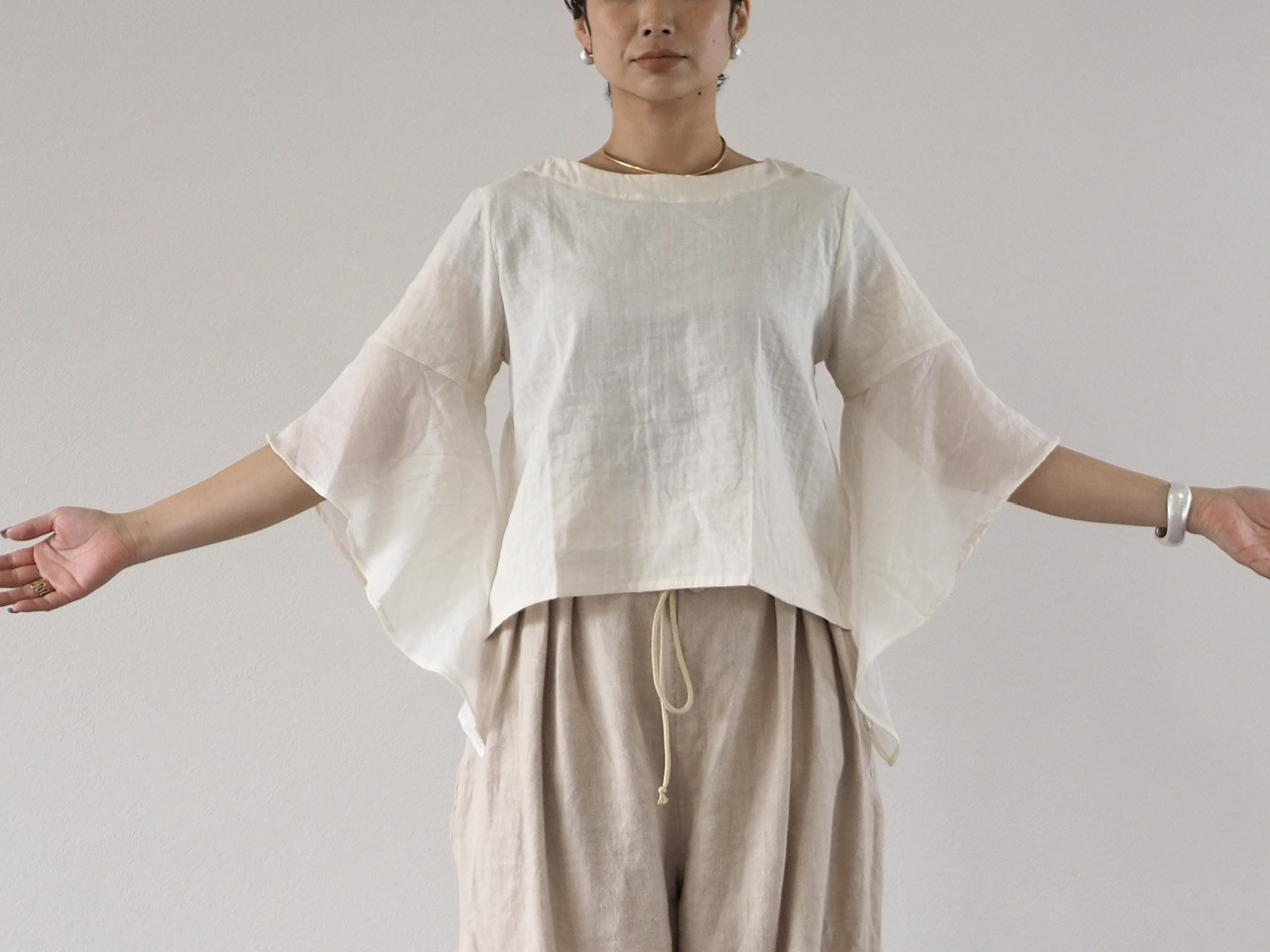 ダブルガーゼ/シースルー、フレア袖のブラウス