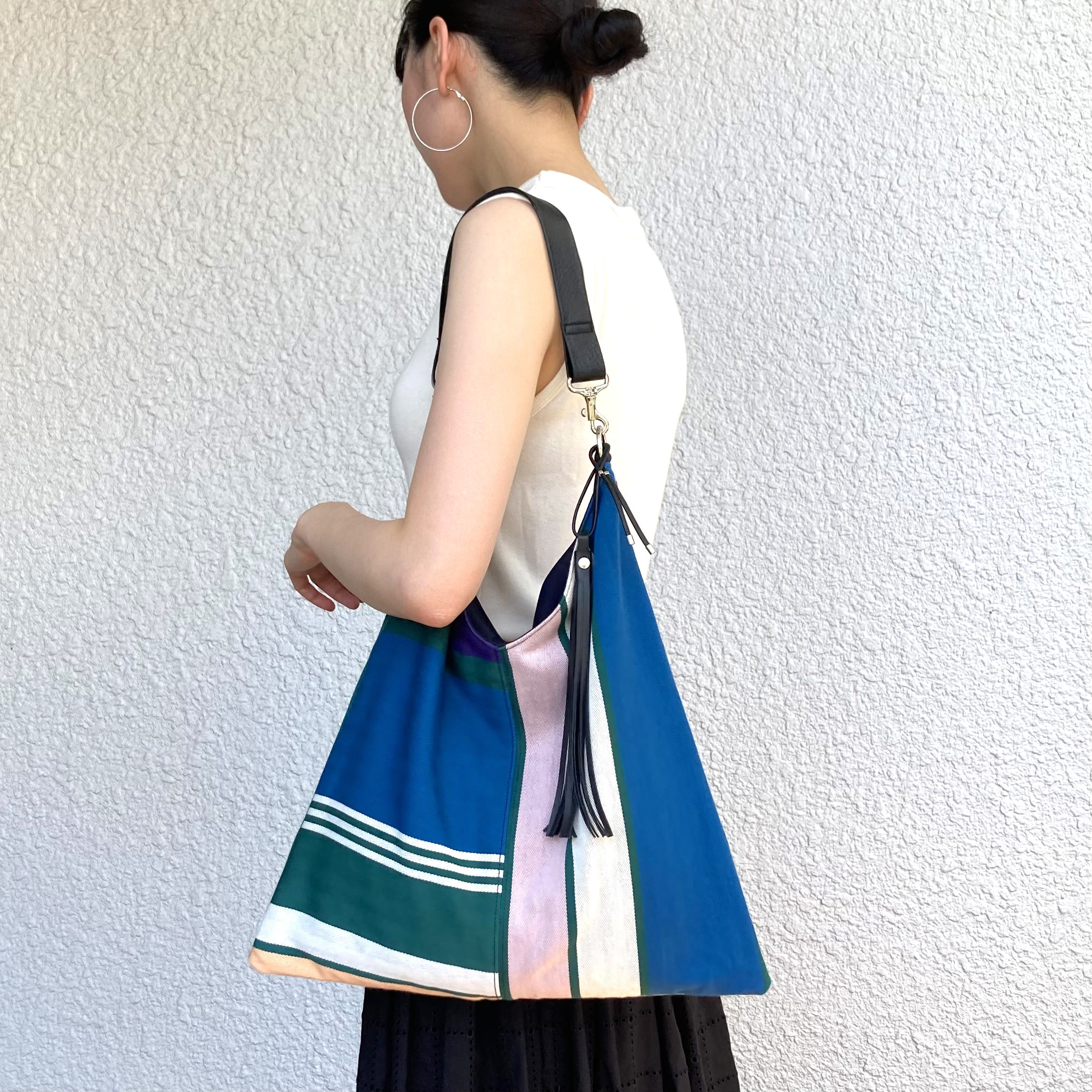 ＜フランスバスク織・マルチカラーストライプトート・ブルー＞ タッセル　本革