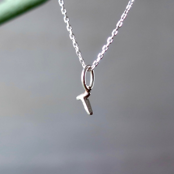 イニシャル　T　純銀　シルバープチネックレス　一点もの