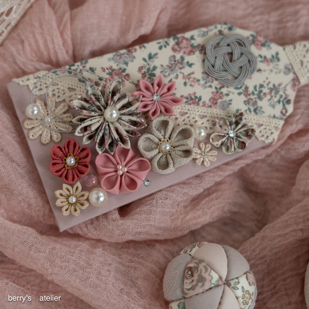 リバティムーンモスつまみ細工の羽子板