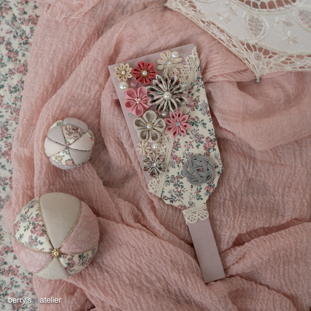 リバティムーンモスつまみ細工の羽子板