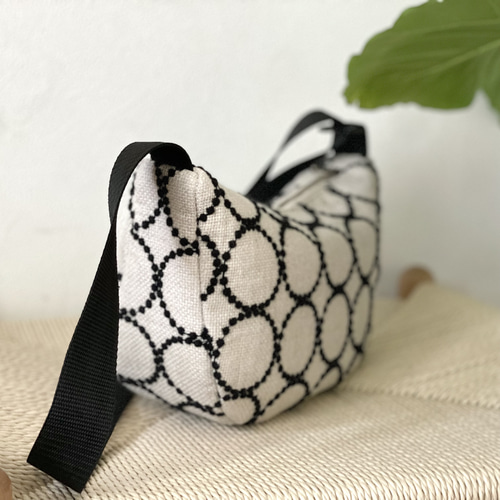 ⚮̈ミナペルホネン からだにフィットするボディバッグ 
