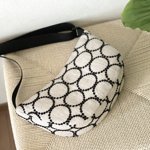 ボディバッグ / ちょうちょ choucho ブラック / ミナペルホネン ミナ