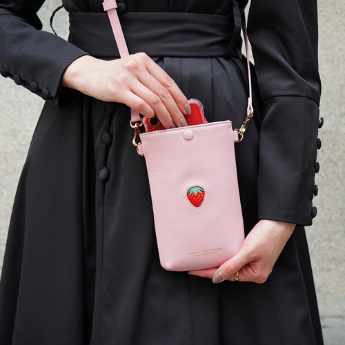 More Strawberries Collection】スマホショルダー（赤いちご