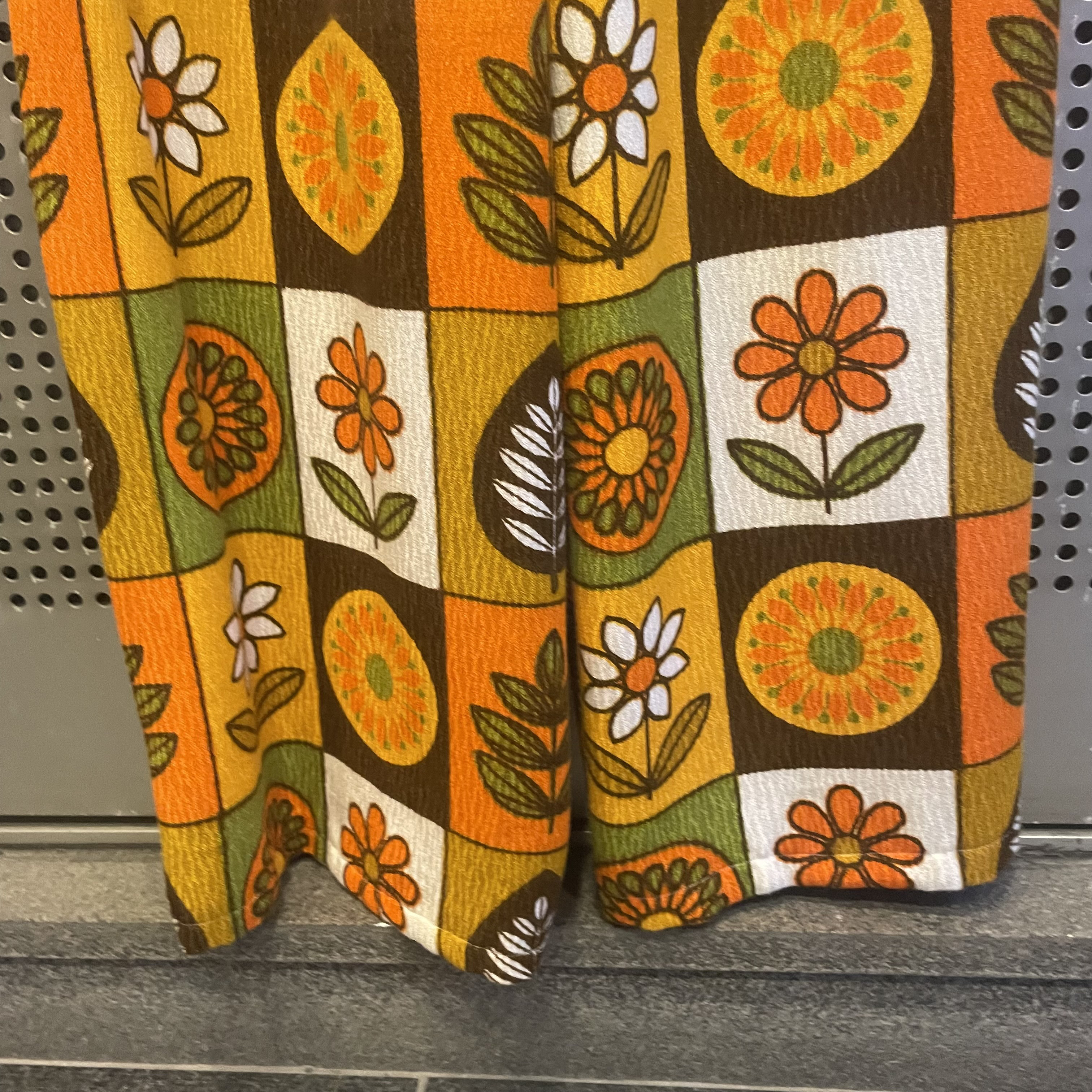 古着　ヴィンテージ　vintage パンツ　リメイク　リメイクパンツ　花柄　レトロ　個性派