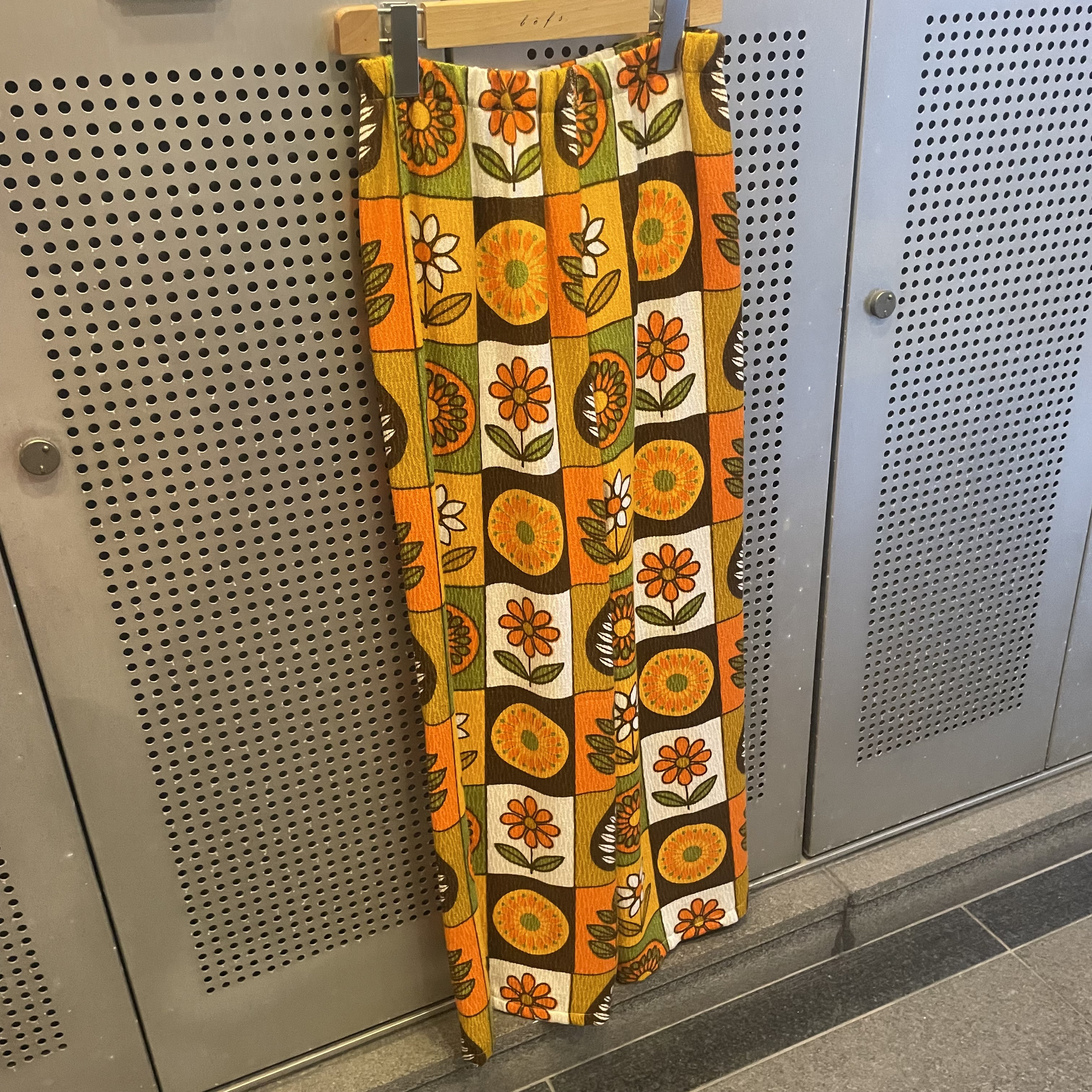 古着　ヴィンテージ　vintage パンツ　リメイク　リメイクパンツ　花柄　レトロ　個性派