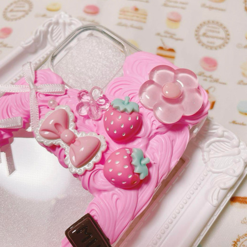 イチゴとチョコとうさぎのホイップデコ iPhone11 スマホケース