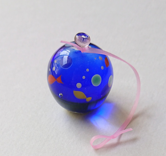 ガラスの金魚入りヨーヨー (中) その他置物 pop glass 通販