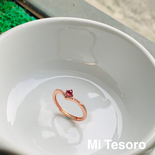 Mi Tesoro 天然石 リング - レッドサファイア(レッドコランダム