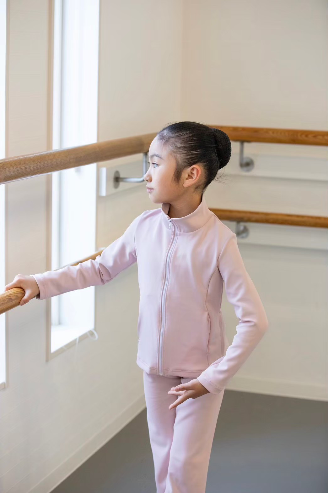 レオタード生地のバレエジャージ　トップスとパンツのセットアップ　バレエ講師監修　納期１～２カ月