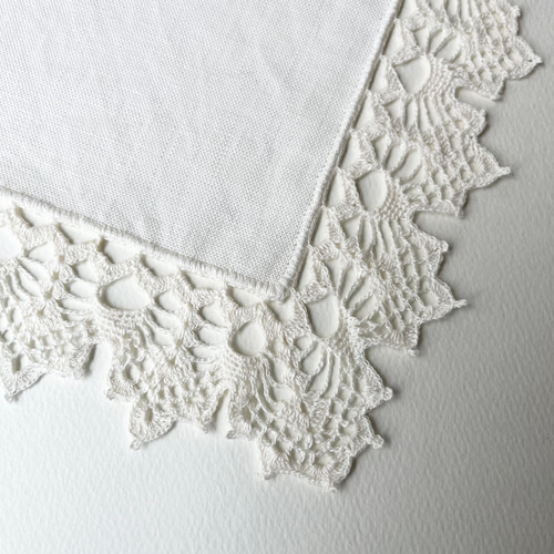 イニシャル刺繡サービス＊手編みレースのリネンハンカチ＊百合×ow×ow