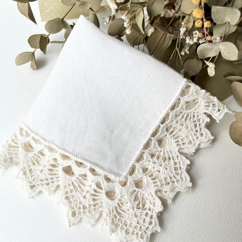 イニシャル刺繡サービス＊手編みレースのリネンハンカチ＊百合×ow×ow