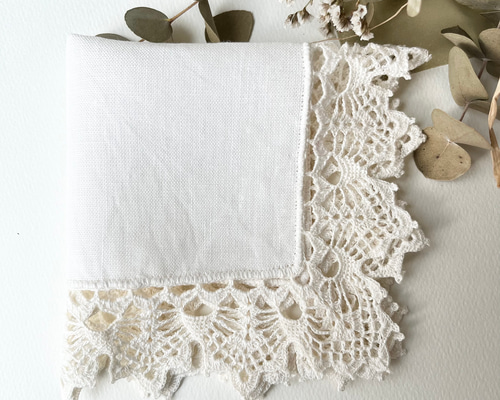 イニシャル刺繡サービス＊手編みレースのリネンハンカチ＊百合×ow×ow